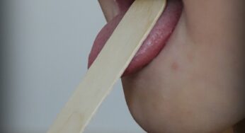 Estate e placche alla gola: i consigli e i rimedi per curarle